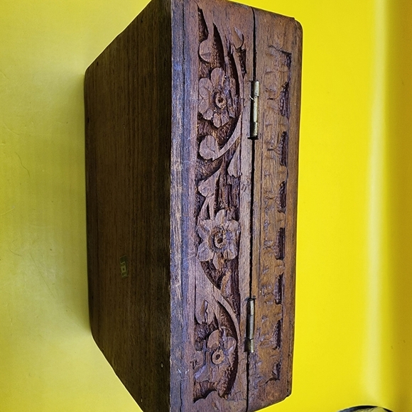 VIntage Hand Carved Wooden Floral Jewelry Box Made In India 5.75x3.75" - Picture 5 of 11